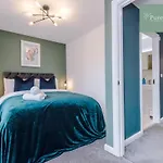 Stylish Five Bedroom House By Purestay Short Stay & Serviced Accommodation Manchester Free Parking