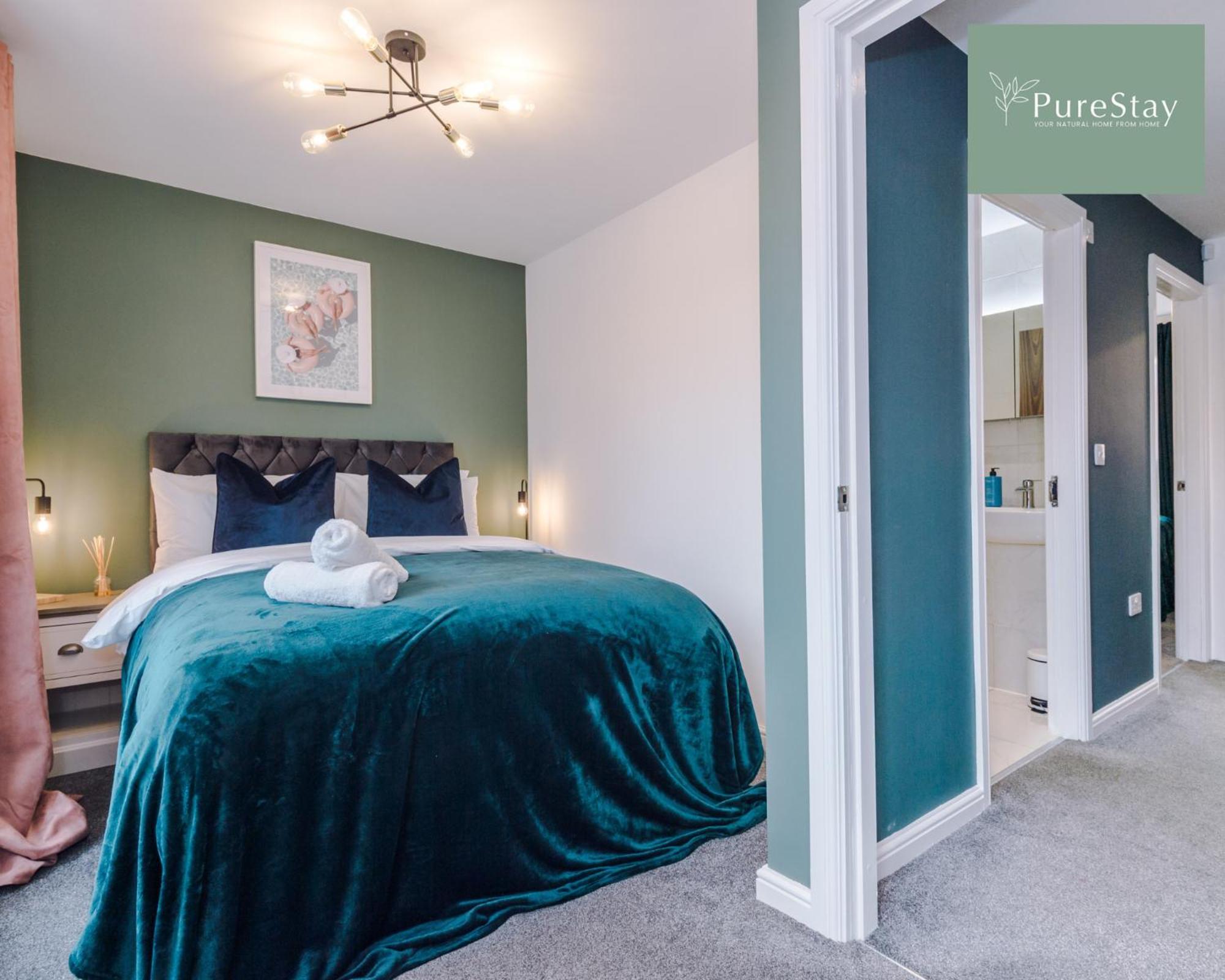 Purestay Manchester: Stylish Five-bedroom House With Free Parking Manchester