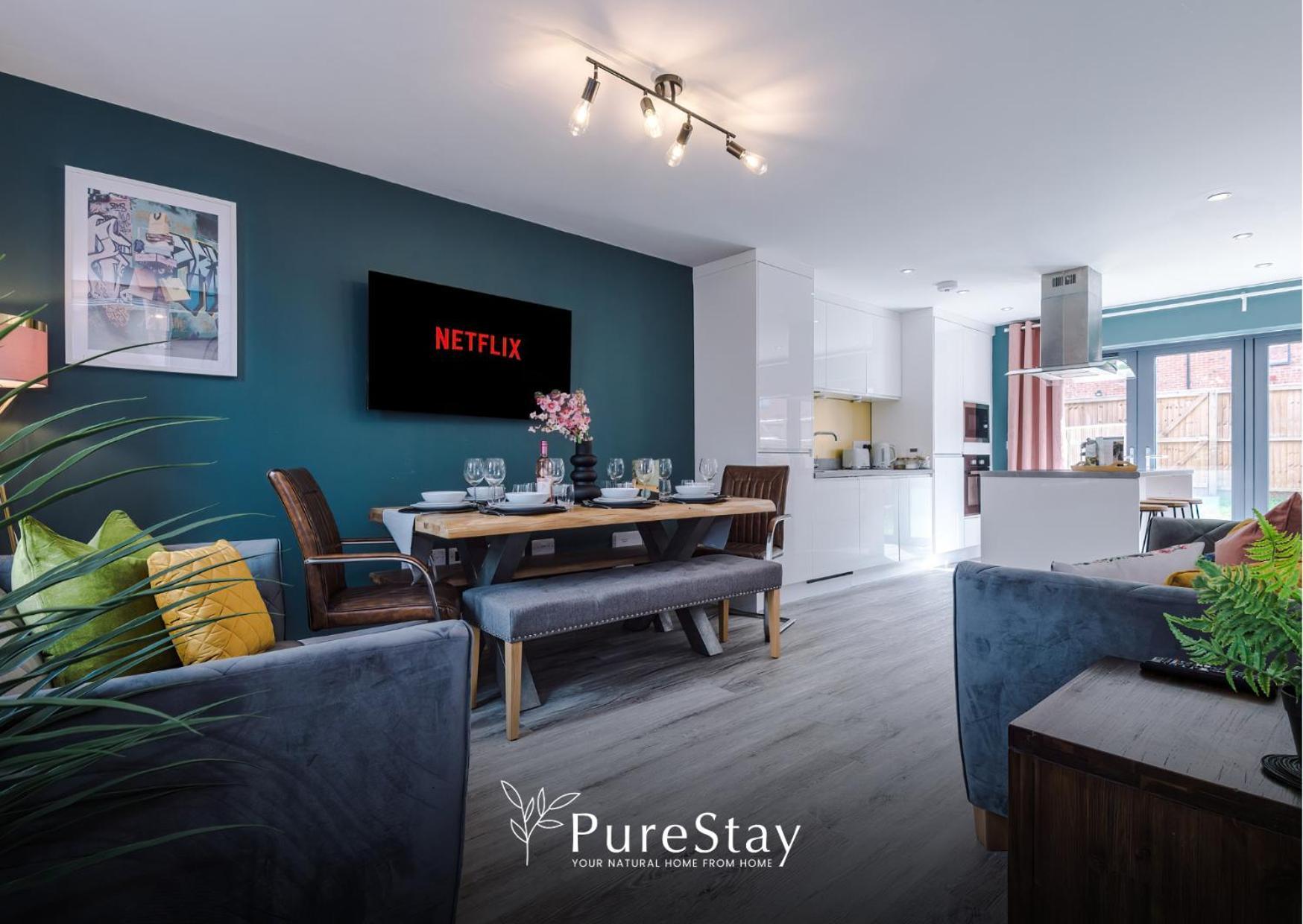 Purestay Manchester: Stylish Five-bedroom House With Free Parking * Manchester
